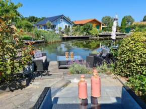 Гостиница De Poort van Zeeland aan het water met jacuzzi  Sint-Annaland